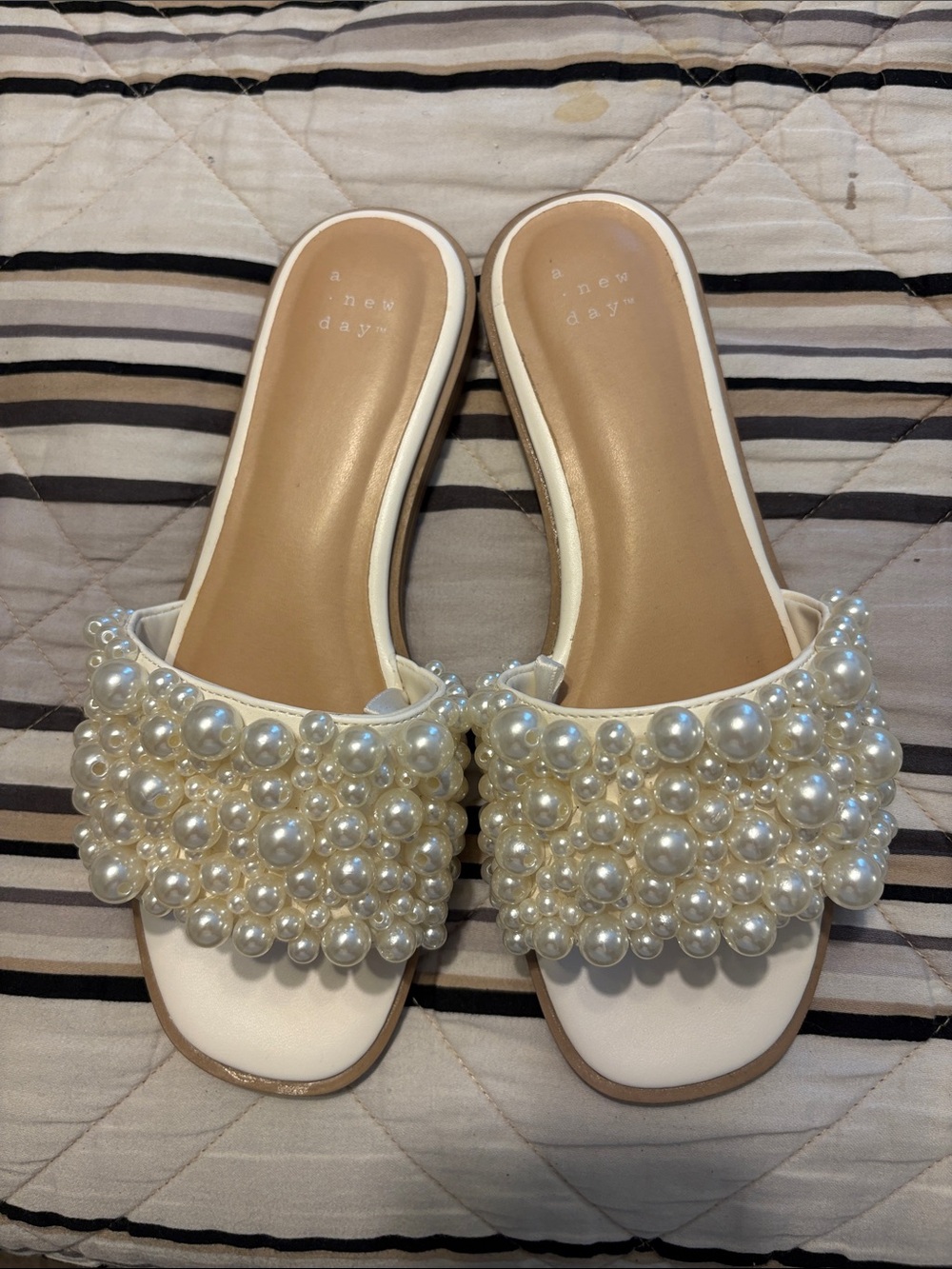 A New Day women’s pearl sandals worn once size 7